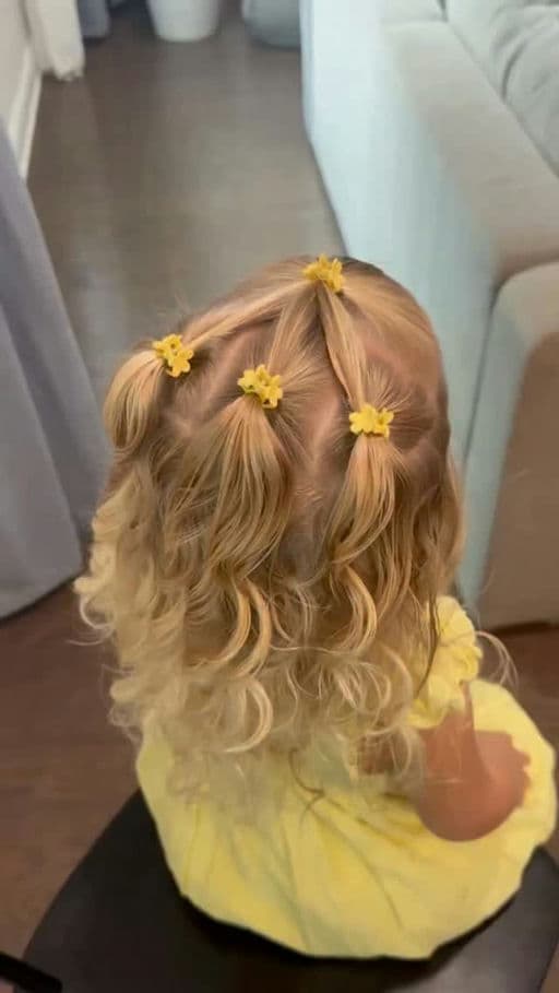 Crossed Elastics with Flower Clips